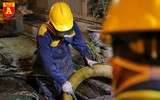 Trắng đêm hút bùn, làm sạch cống quanh nhà máy Rạng Đông